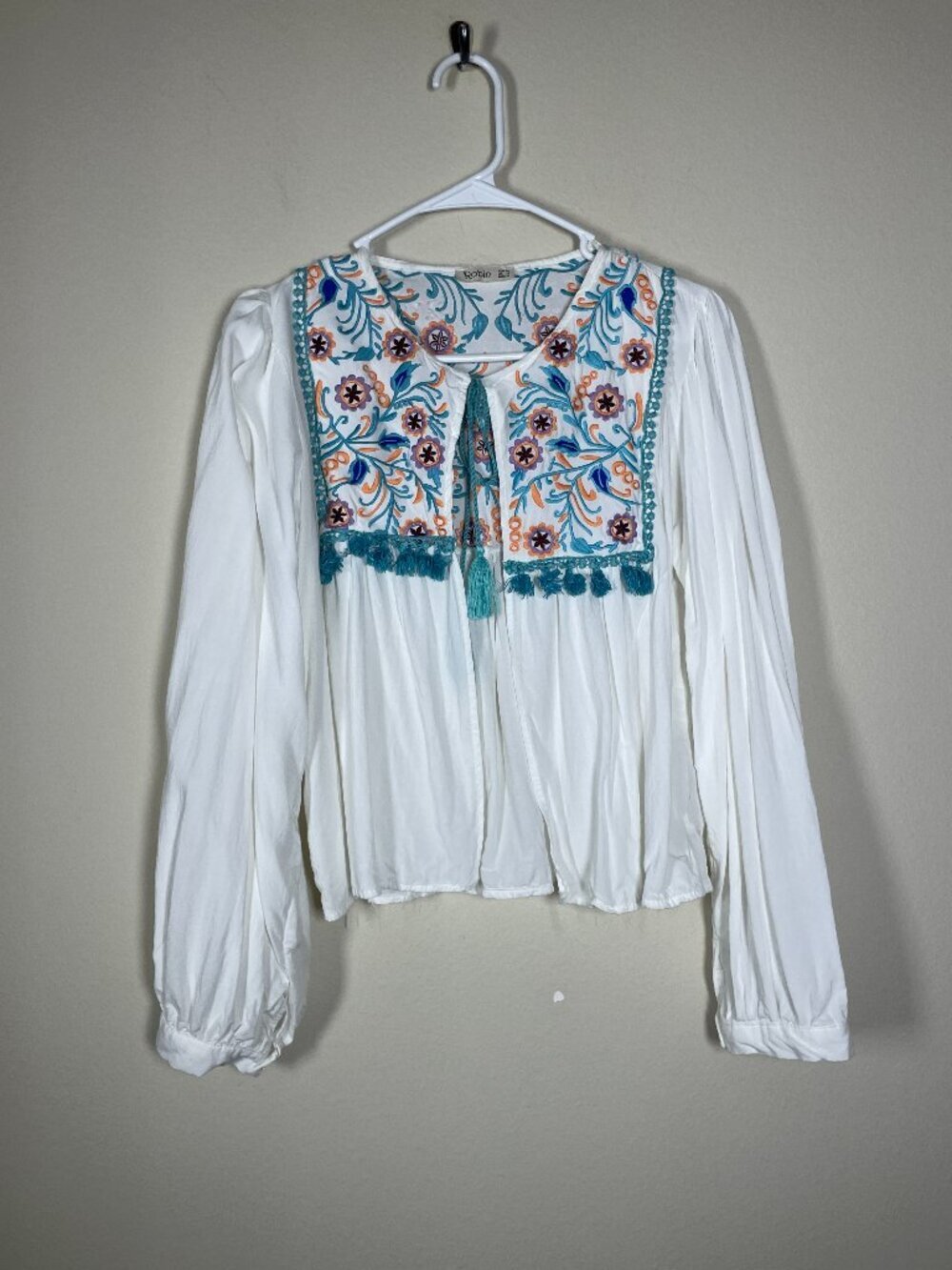 Robin Women's Medium Embroidered Open Tassel Top White Teal!